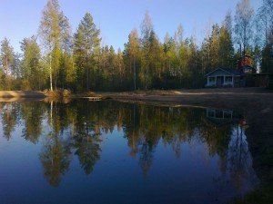 Kyläläisten oma virkistyspaikka lisättynä laiturilla 17.5.2014.